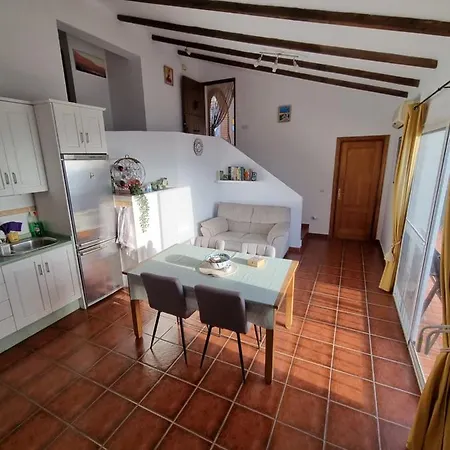 Lovely 2 Bed With Stunning Views & Pool
