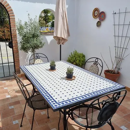 Lovely 2 Bed With Stunning Views & Pool Apartamento