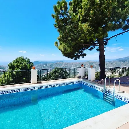 Lovely 2 Bed With Stunning Views & Pool Διαμέρισμα *