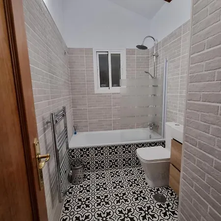 Διαμέρισμα Lovely 2 Bed With Stunning Views & Pool *