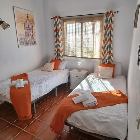 Διαμέρισμα Lovely 2 Bed With Stunning Views & Pool *
