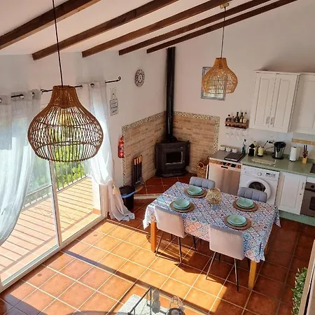 Lovely 2 Bed With Stunning Views & Pool Διαμέρισμα